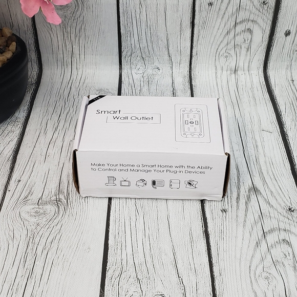 New**WiFi Smart Wall Outlet - Picture 1 of 4